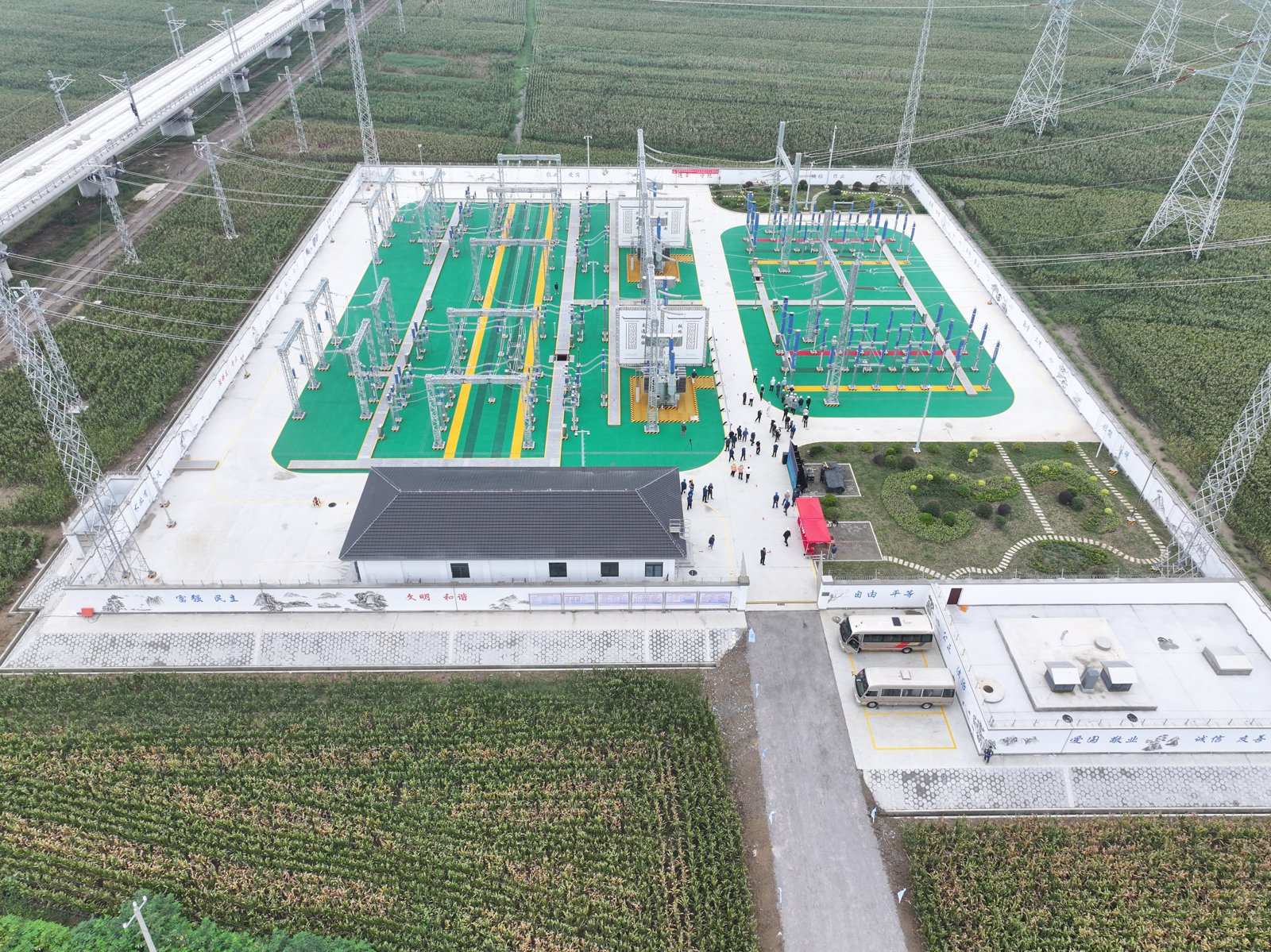 淮宿蚌高铁牵引变电所全景